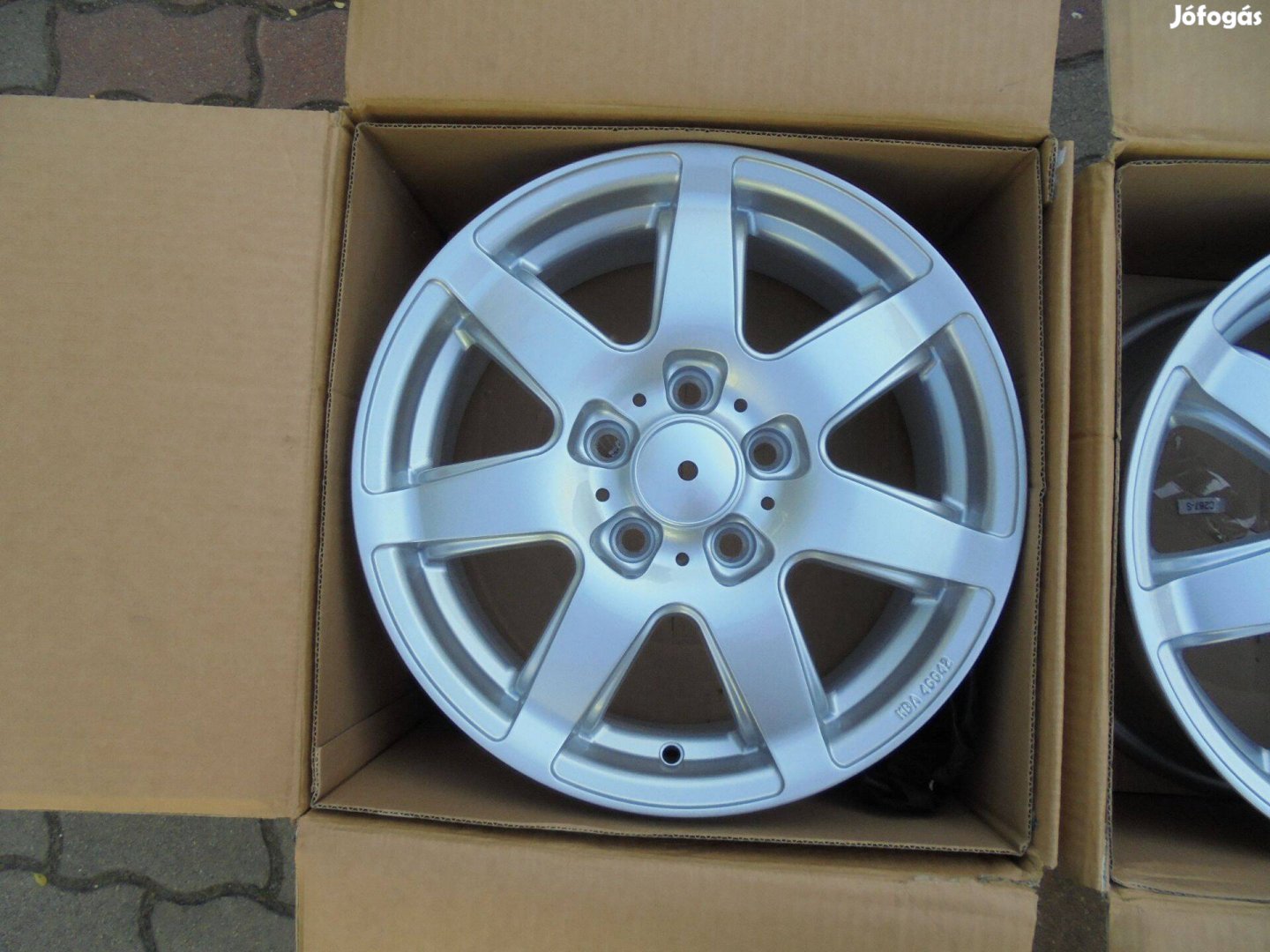 Vadi új Advanti 5 x 108-as alufelni dobozában eladó