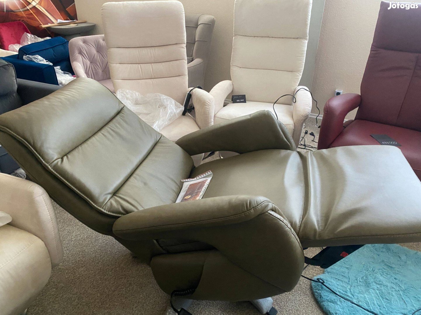 Vadiúj! Olíva színű, mindent tudó, sok motoros nagy relax fotel 239e