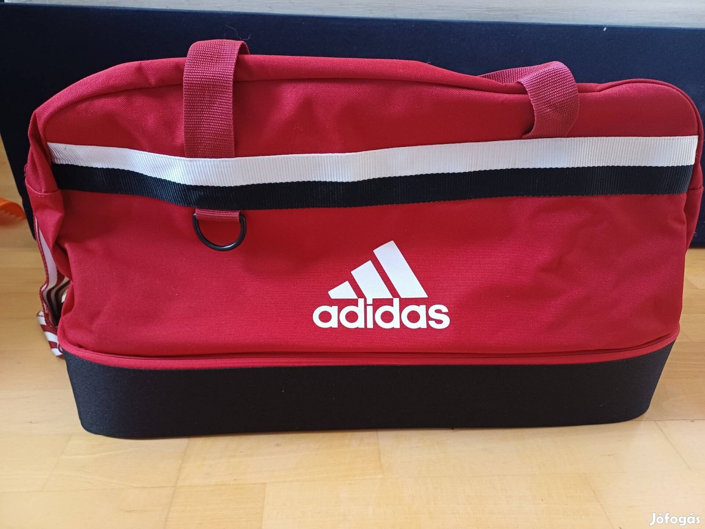 Vadonatúj Adidas sporttáska cipőtartóval, L-es