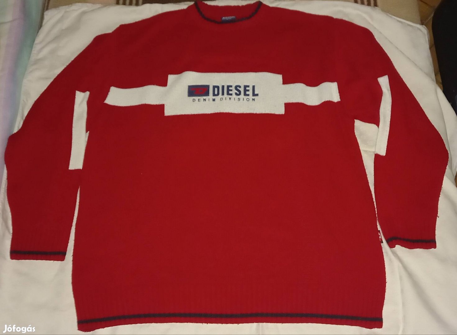 Vadonatúj Márkás Pulóver