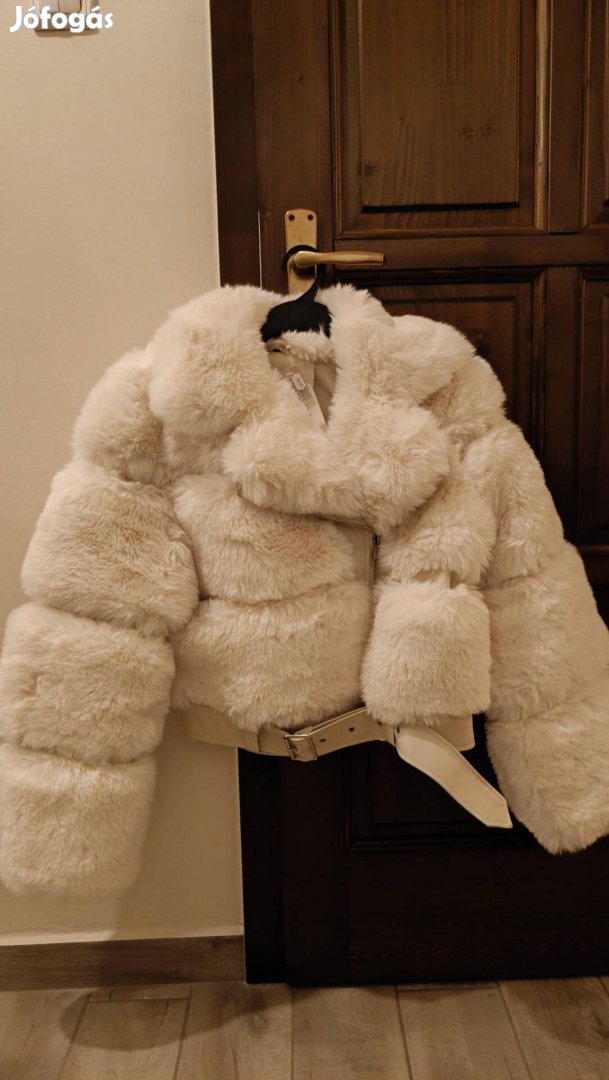 Vadonatúj, címkés Rinascimento fehér szőrme kabátka eladó, L-es méret