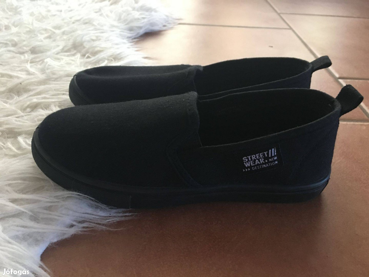 Vadonatúj, csupán lecímkézett slip-on tornacipő! 33-as