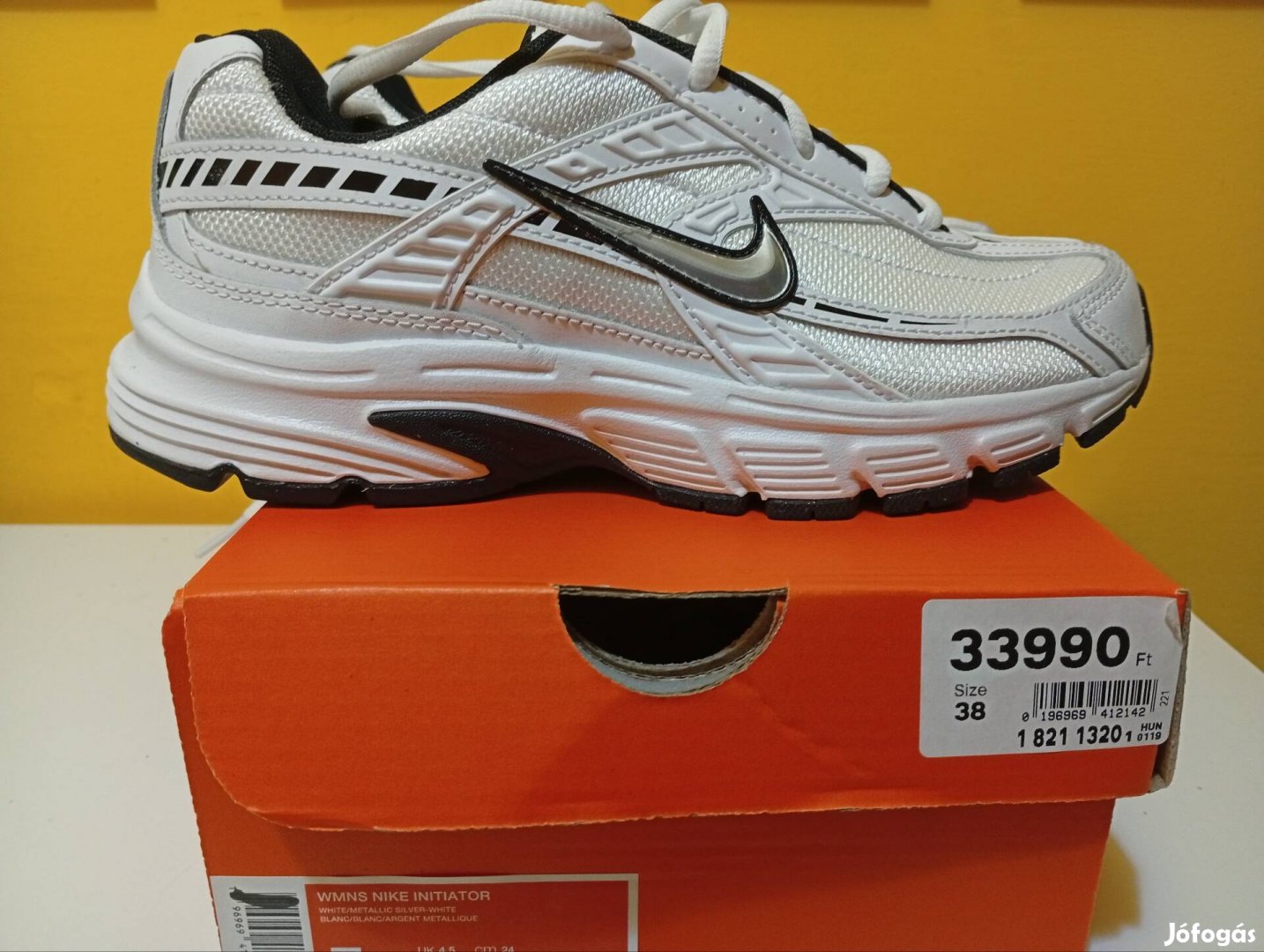 Vadonatúj állapotú Nike 38-as sportcipő