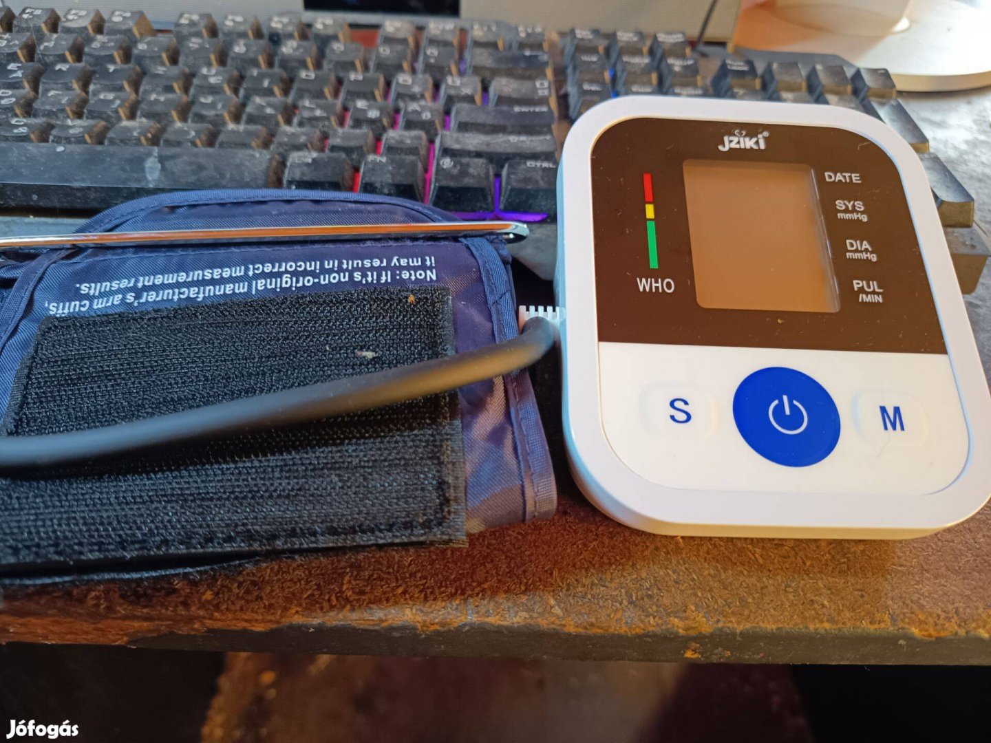 Vadonatúj automata felkaros vérnyomásmérő