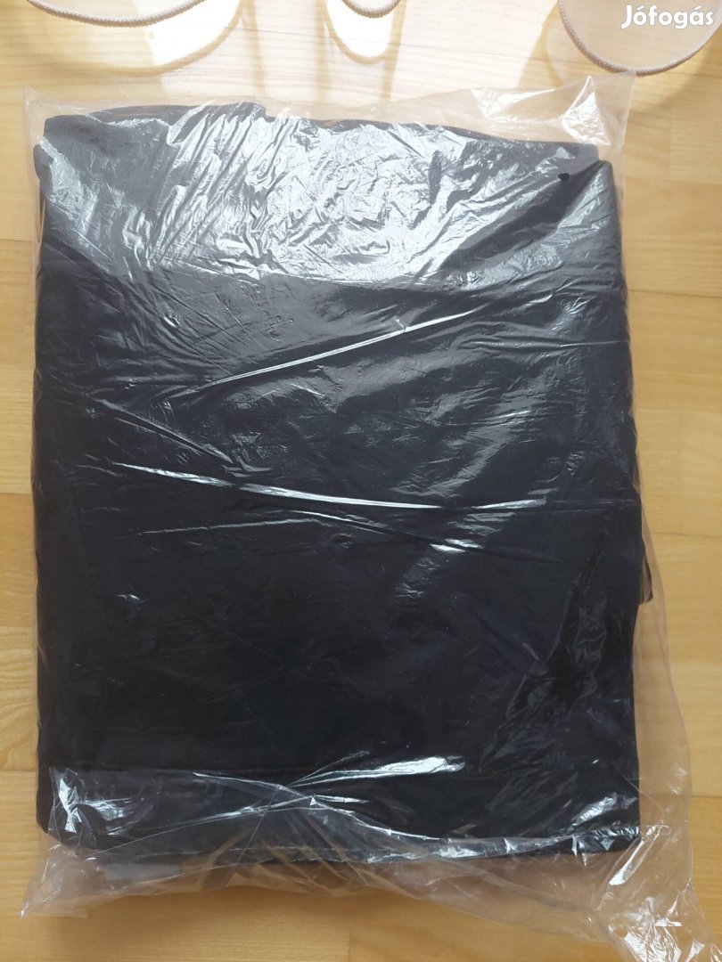 Vadonatúj fekete kapucnis felső