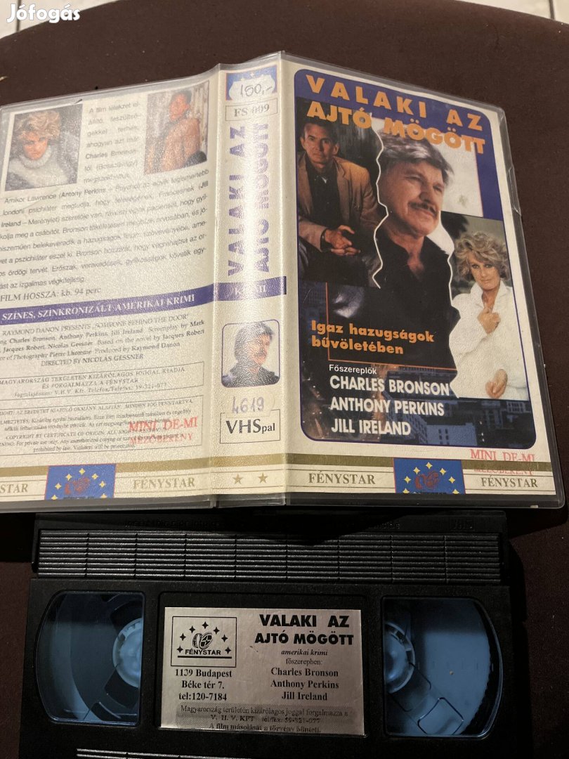 Valaki az ajtó mögött akció vhs