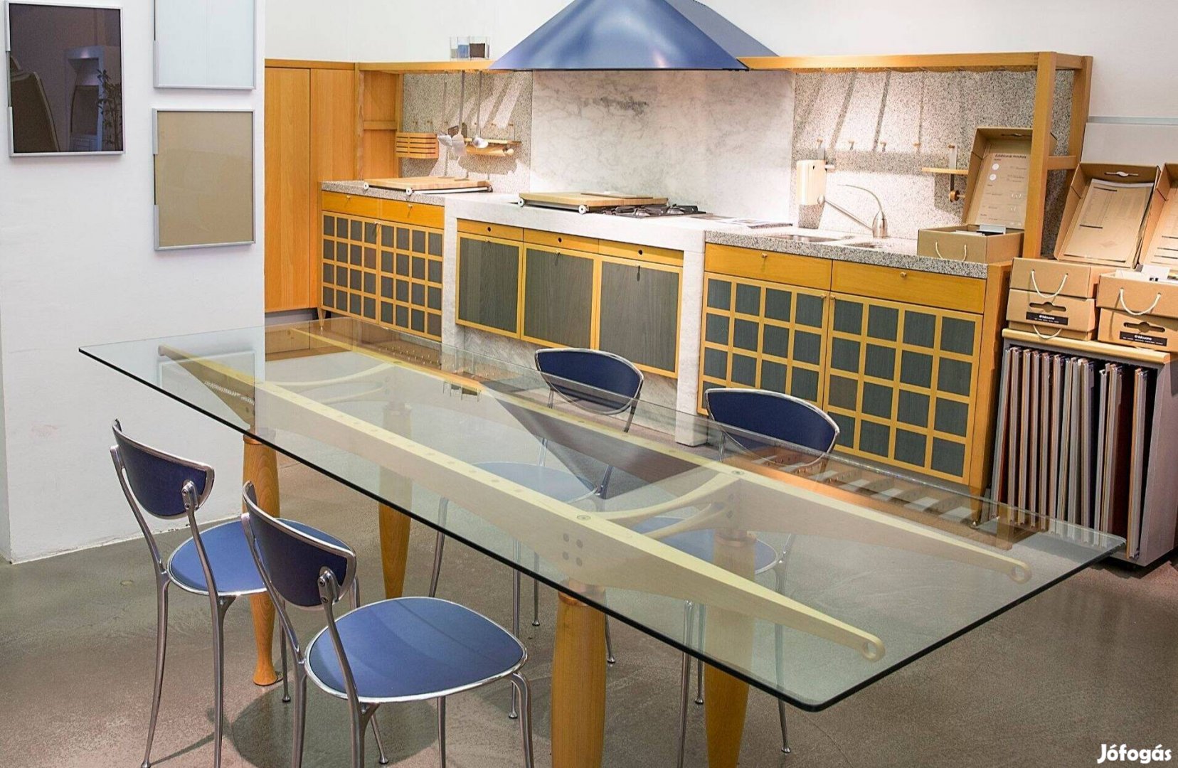 Valcucine üvegasztal