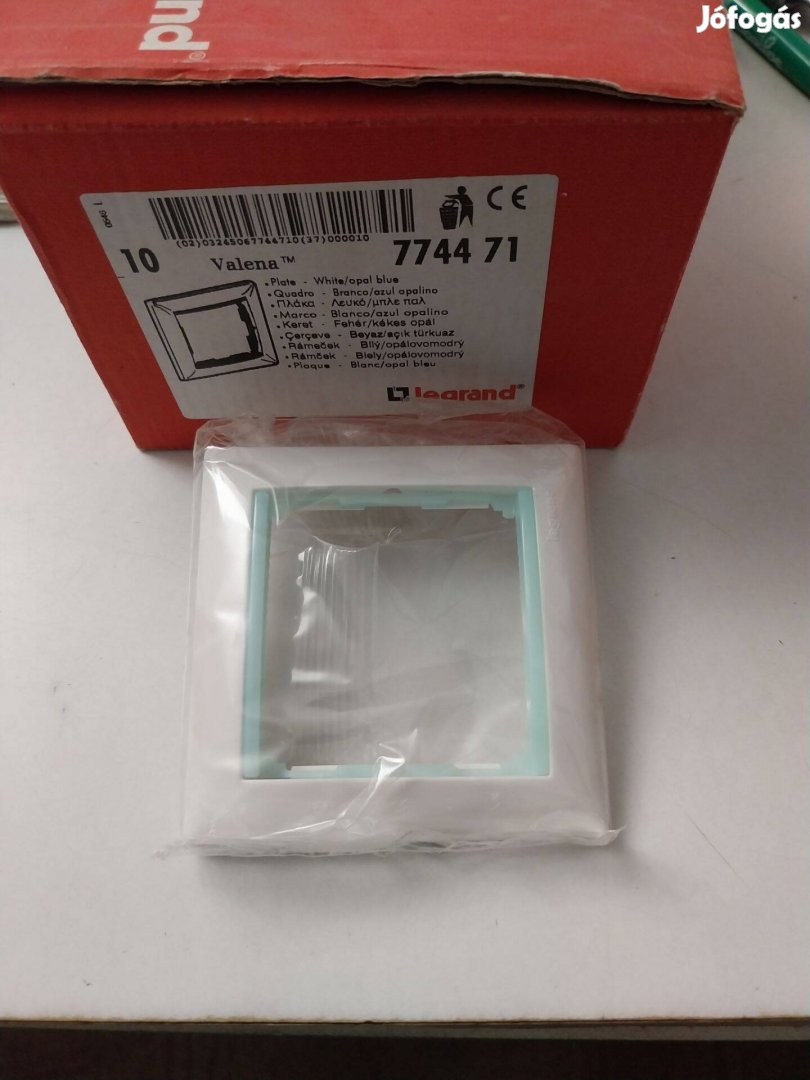 Valena egyes keret Fehérkékes opál Legrand 774471