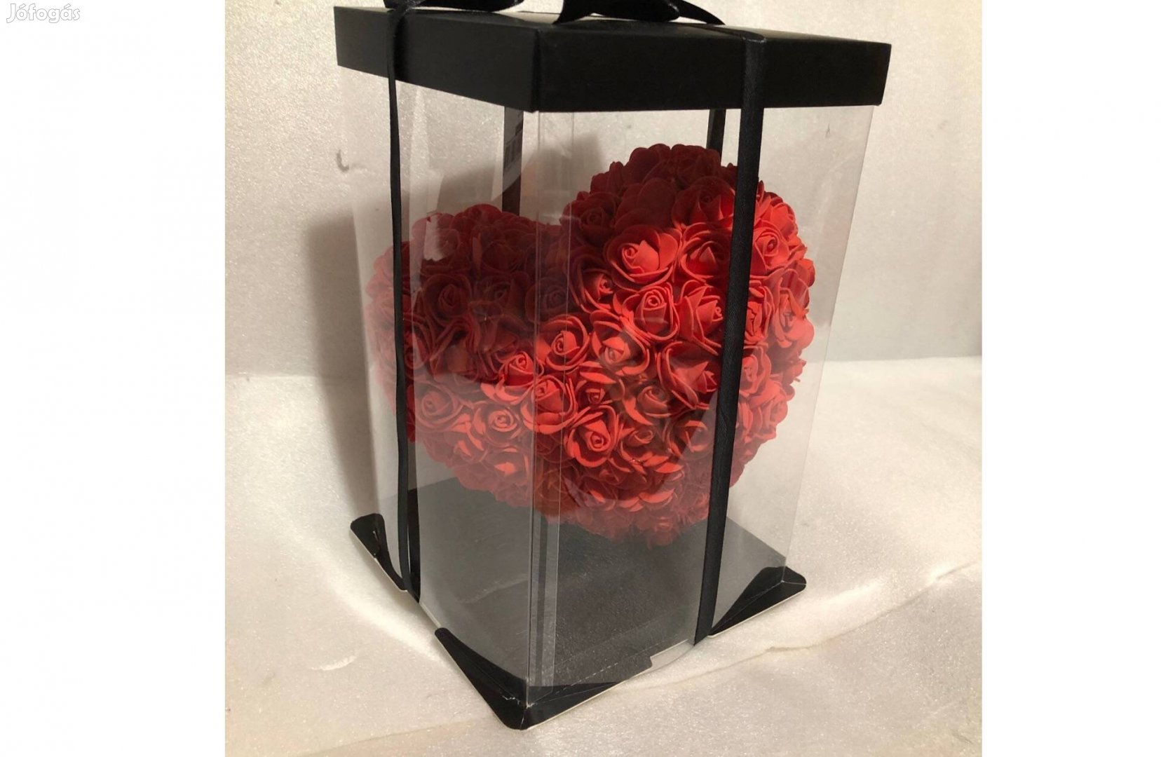 Valentin napi díszdobozos rózsaszív 25 cm szív alakú piros rózsa