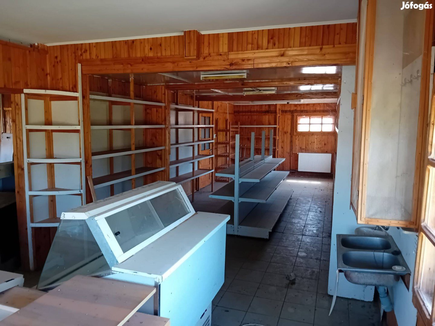 Vállalkozásra alkalmas, volt vendéglátóipari épület eladó!