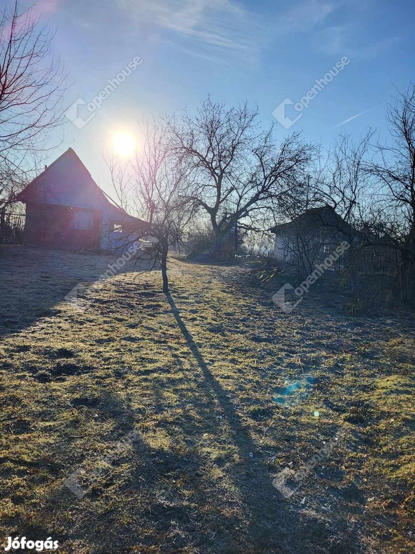 Vállalkozóknak több ikerház építésére alkalmas