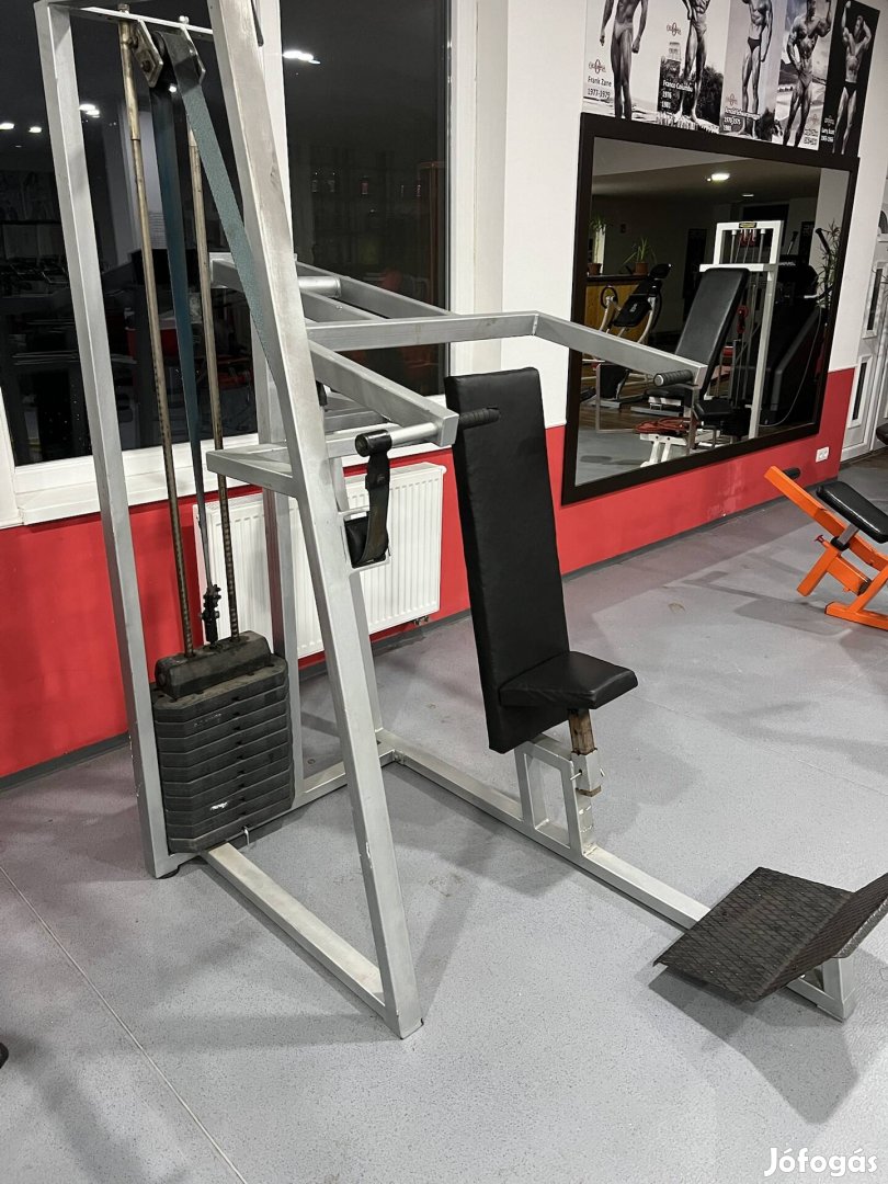 Vállgép Vállnyomó Konditermi Atlas Technogym