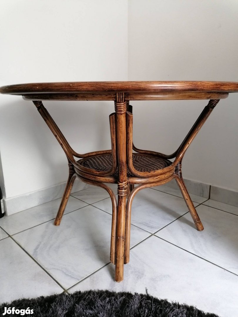 Valódi rattan (nem műrattan, nem műanyag) asztal + 4 szék