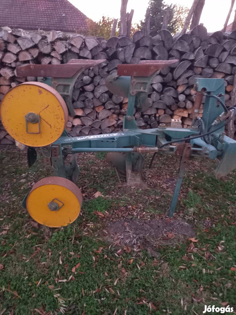 Váltva forgató eke