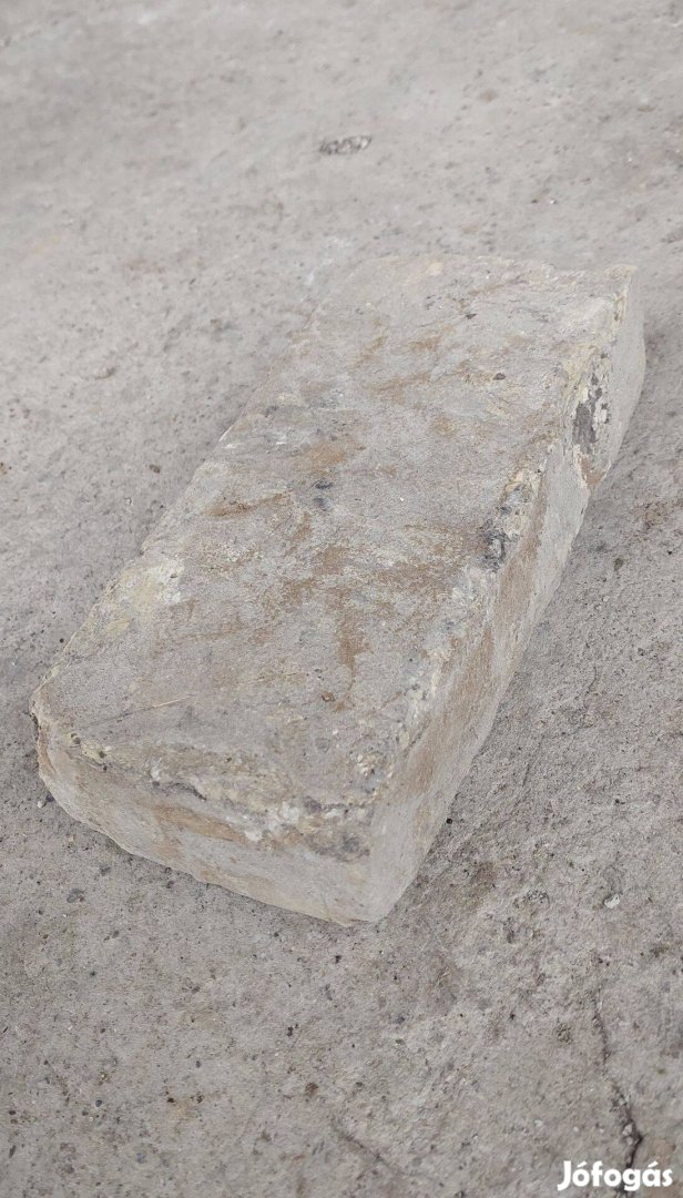 Vályogtégla bontott