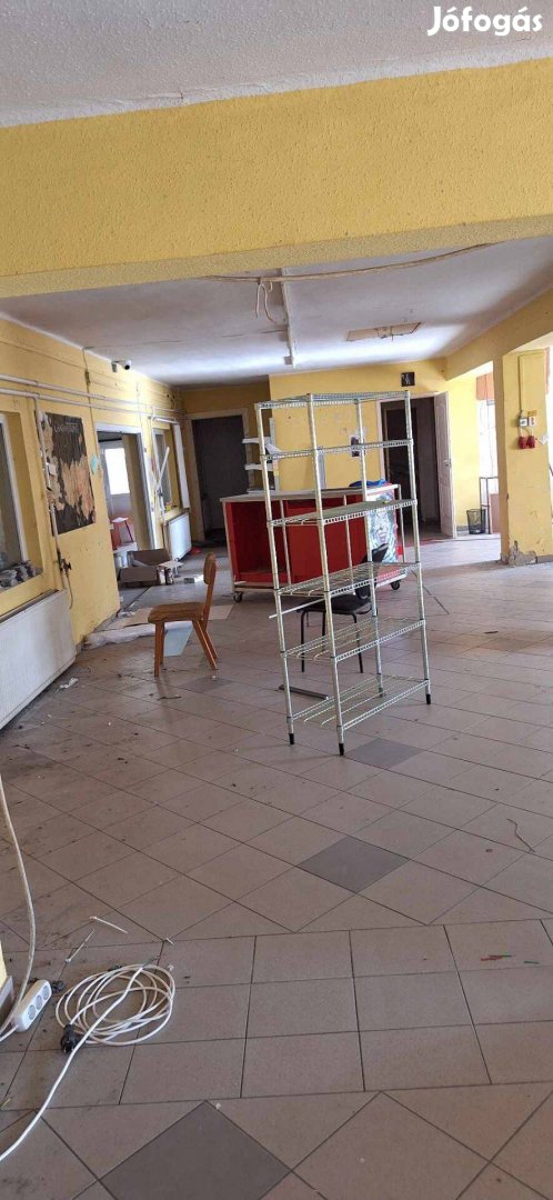 Vámospécsi út közelében műhely és családi ház eladó!