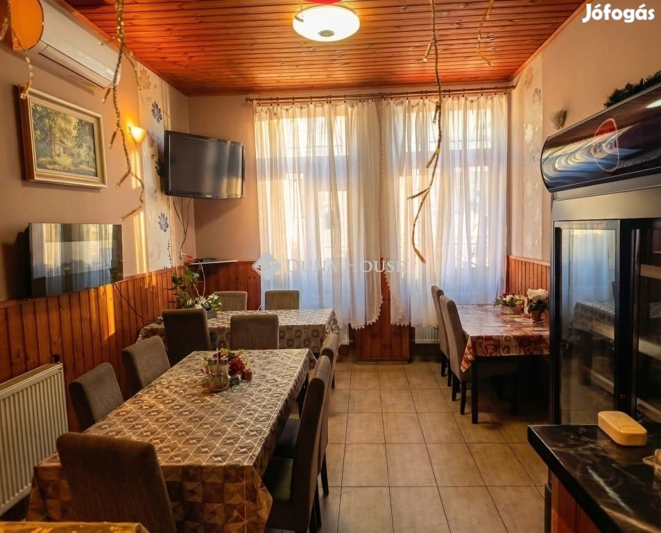 Vámospércs belvárosában Sokoldalúan hasznosítható ingatlan