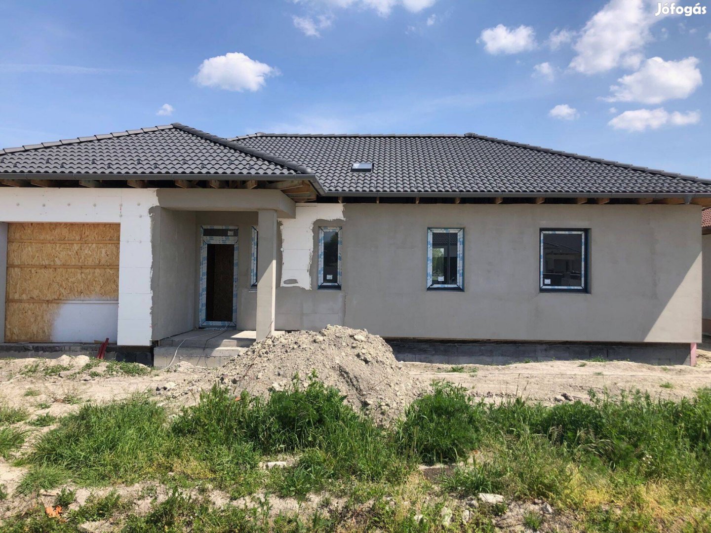 Vámosszabadi, nappali + 3 szoba + garázs, 604 nm telek, "A" energetika