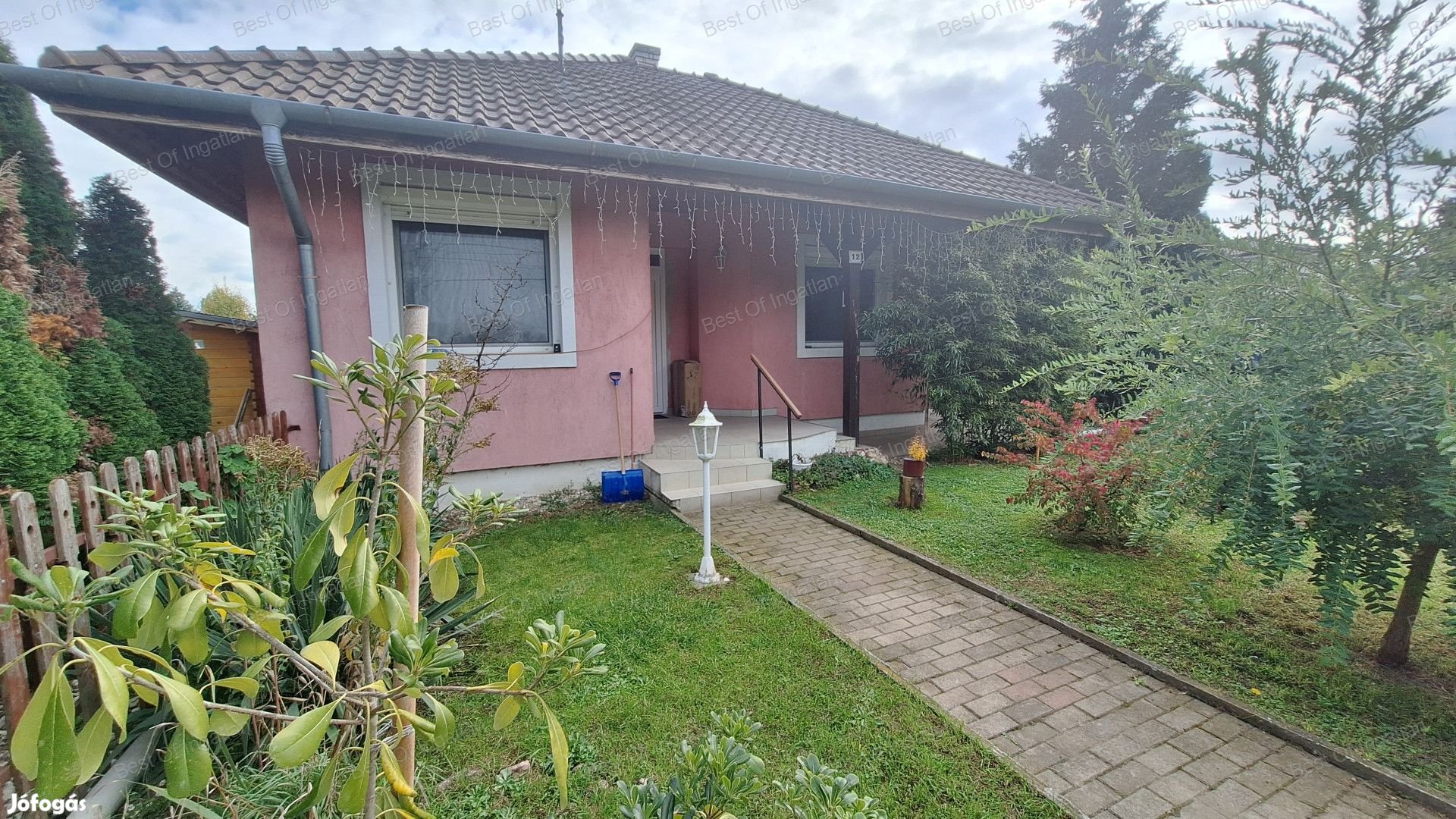 Vámosszabadin 3 szoba nappalis családi ház, garázzsal eladó!