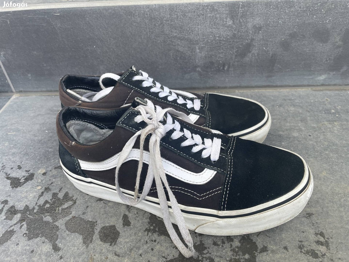 Vans 39-es cipő, 2 pár van