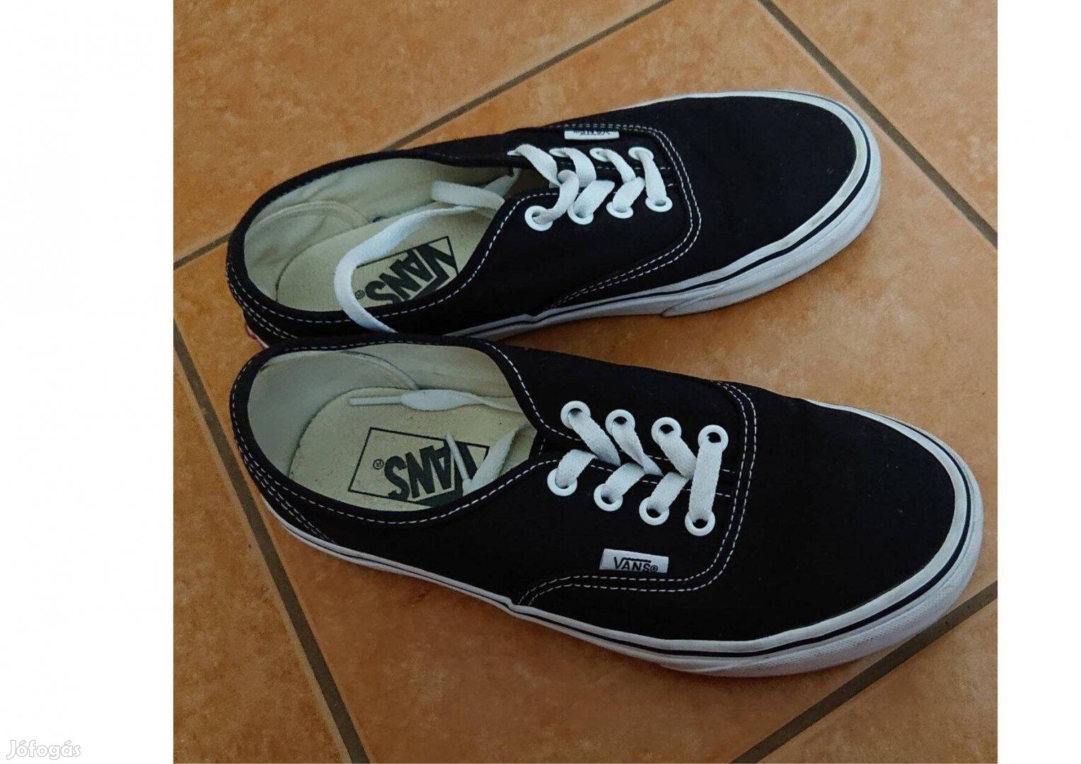 Vans fűzős tornacipő 37-es