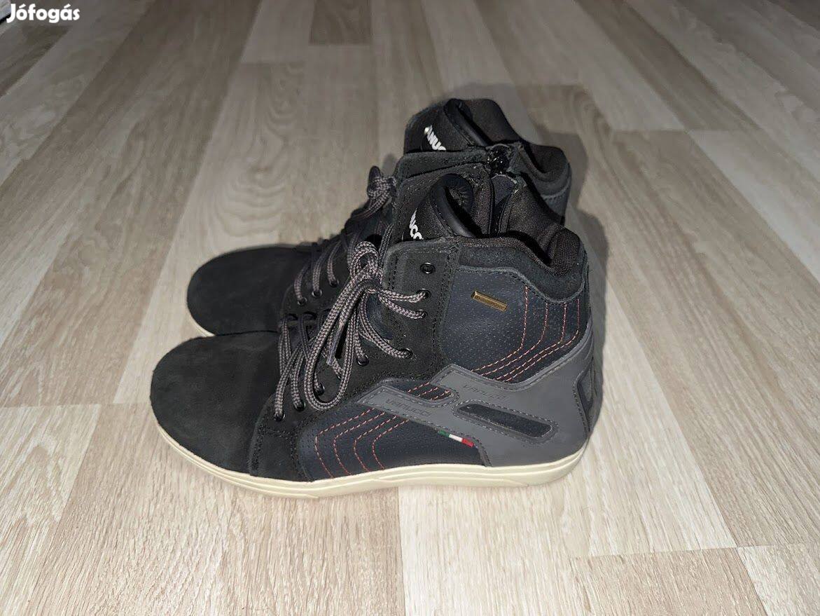 Vanucci VC-1 motoros csizma 39 -es