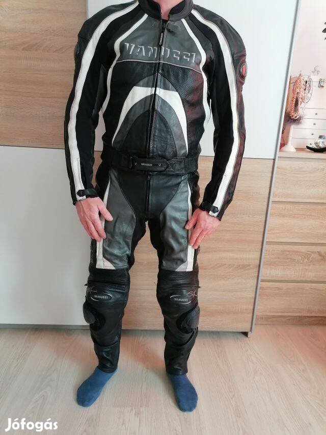 Vanucci motoros bőr ruha
