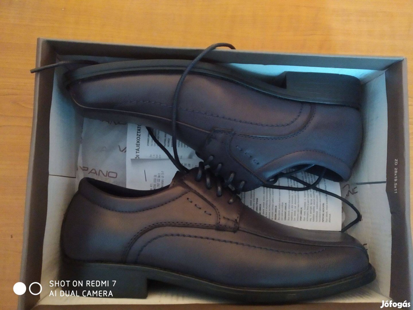 Vapiano sötétkék, varrott fiú cipő teljesen új, dobozában, 36-os
