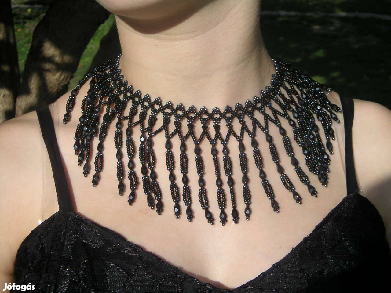 Váraljai cseppes-rojtos nyaksi