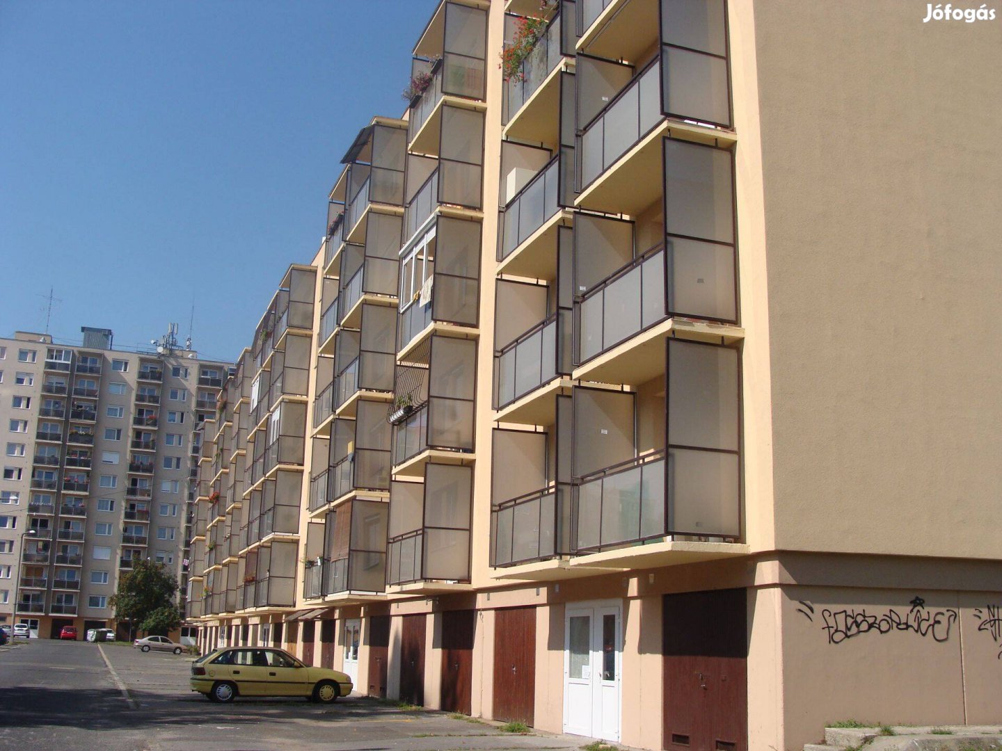 Városház tér közelében 2 szobás lakás kiadó !