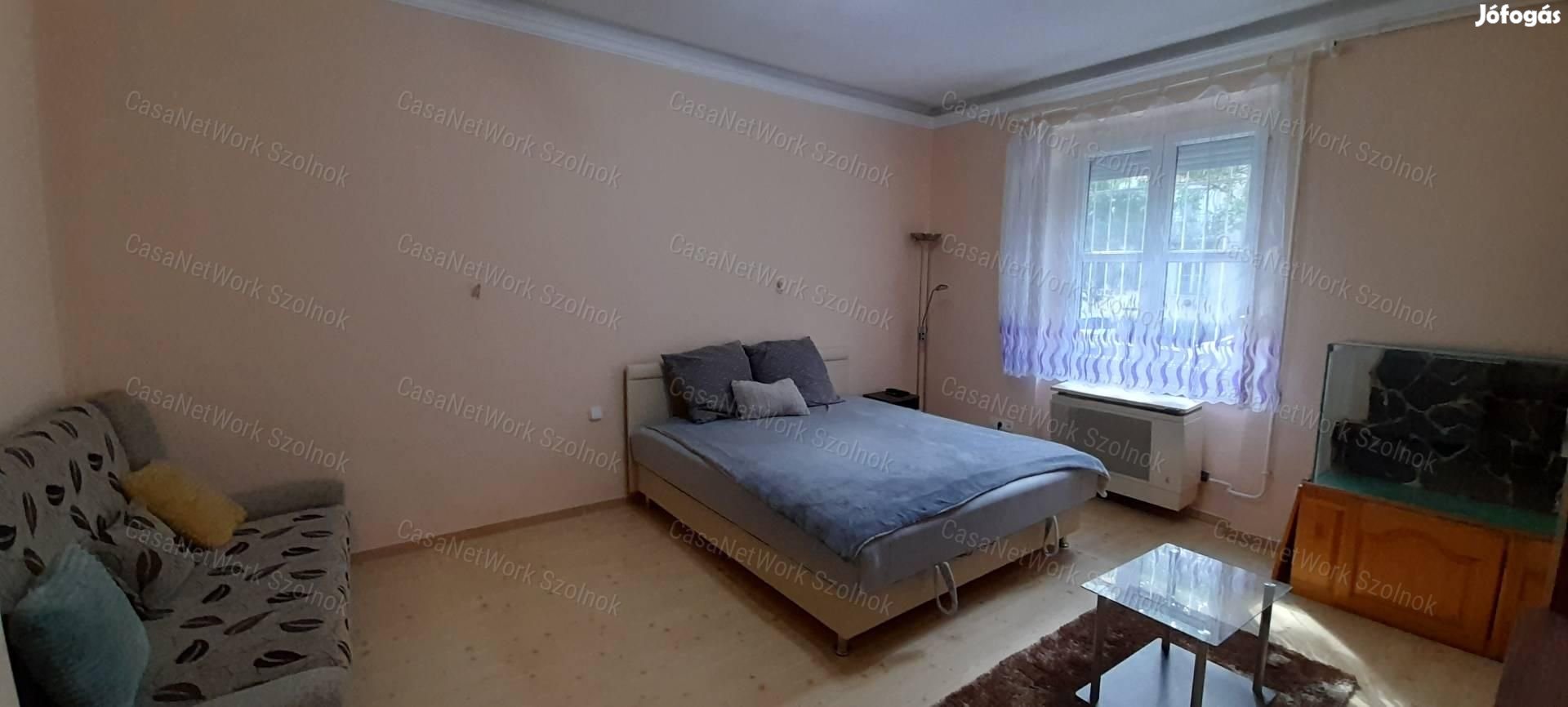 Városközpontban egyszobás lakás hosszútávra kiadó!