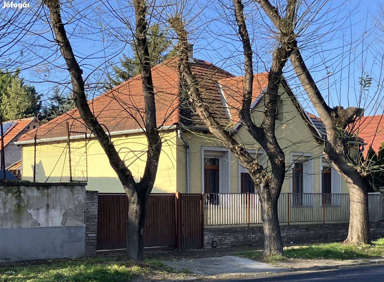 Városközponthoz Közel Elhelyezkedő Családi Ház Tatán