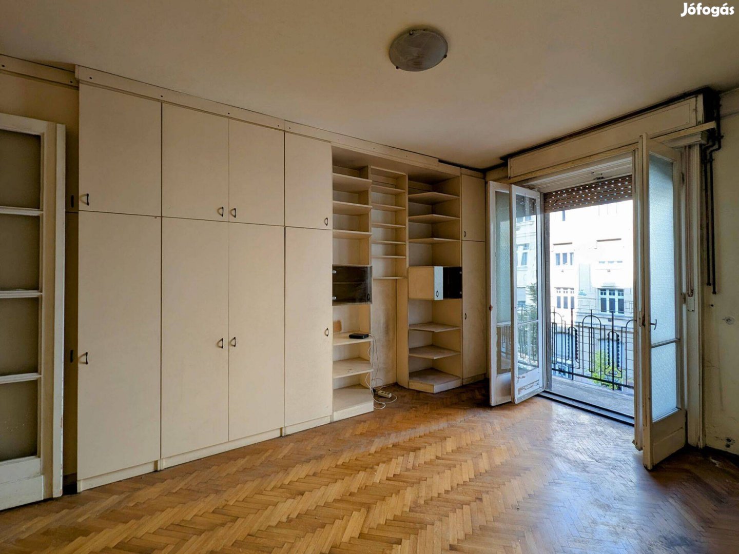 Városligetnél 2. emeleti, erkélyes, 30 m2-es öröklakás tulajtól eladó