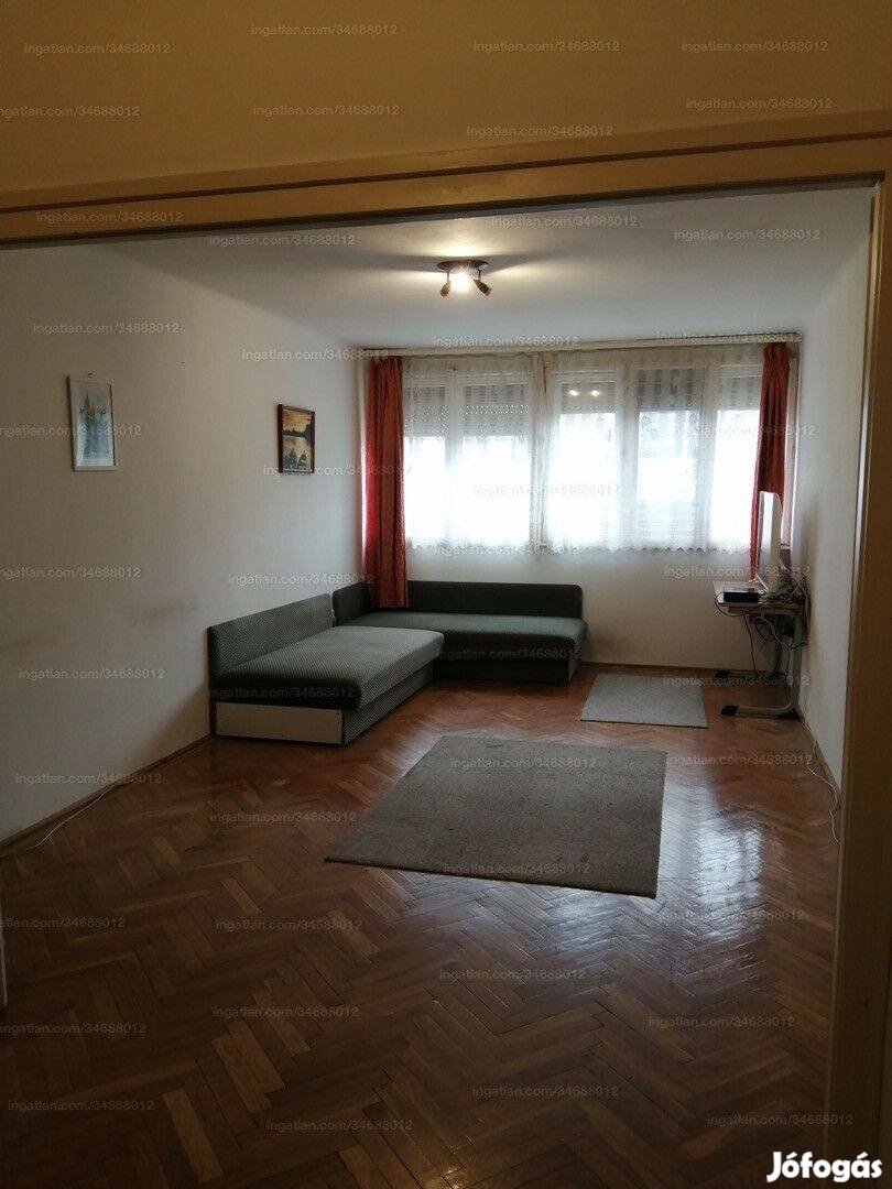 Városligetnél napfényes, csendes, 3.emeleti lakás eladó!