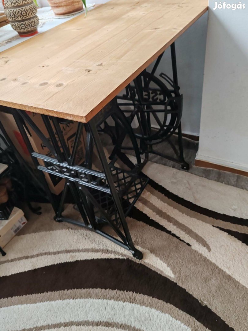 Varrógép állvány, varrógép asztal, fenyőfa lappal