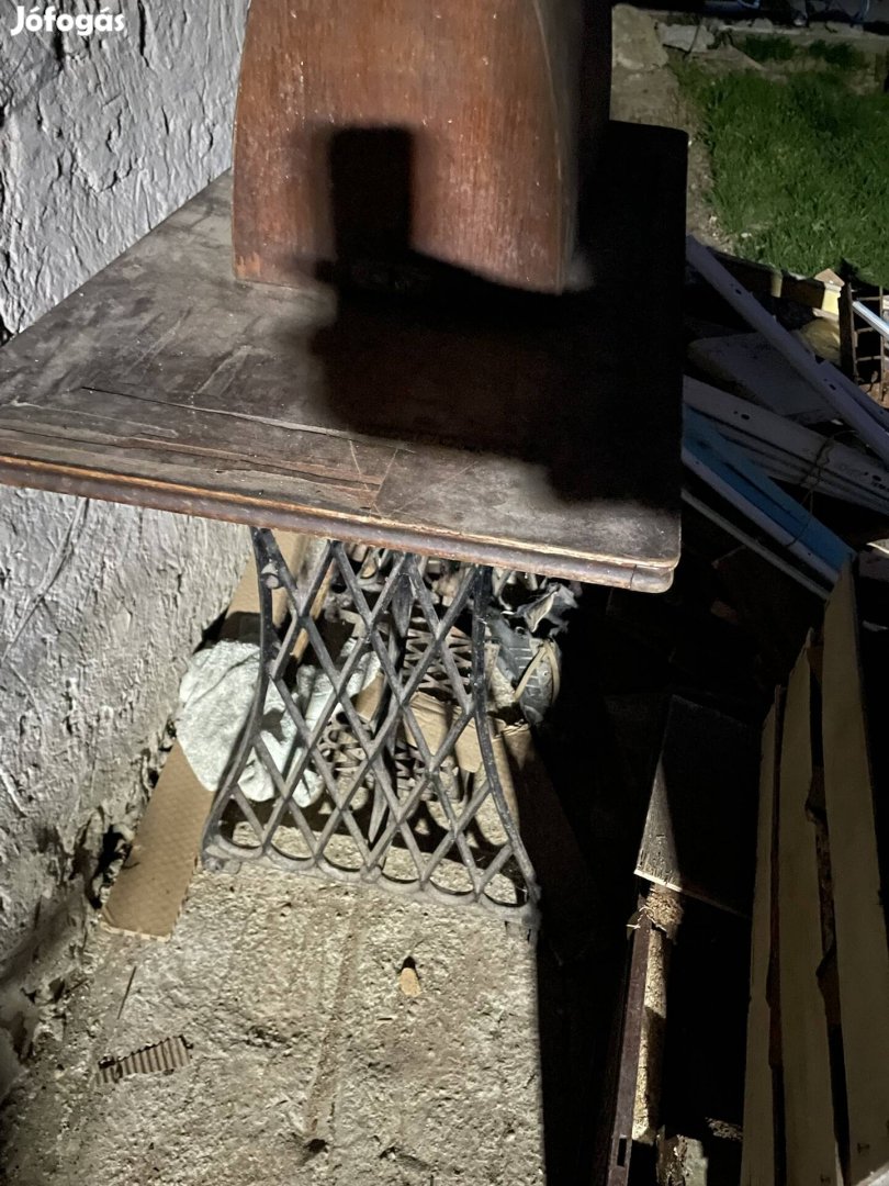 Varrógép bobin láb hatású