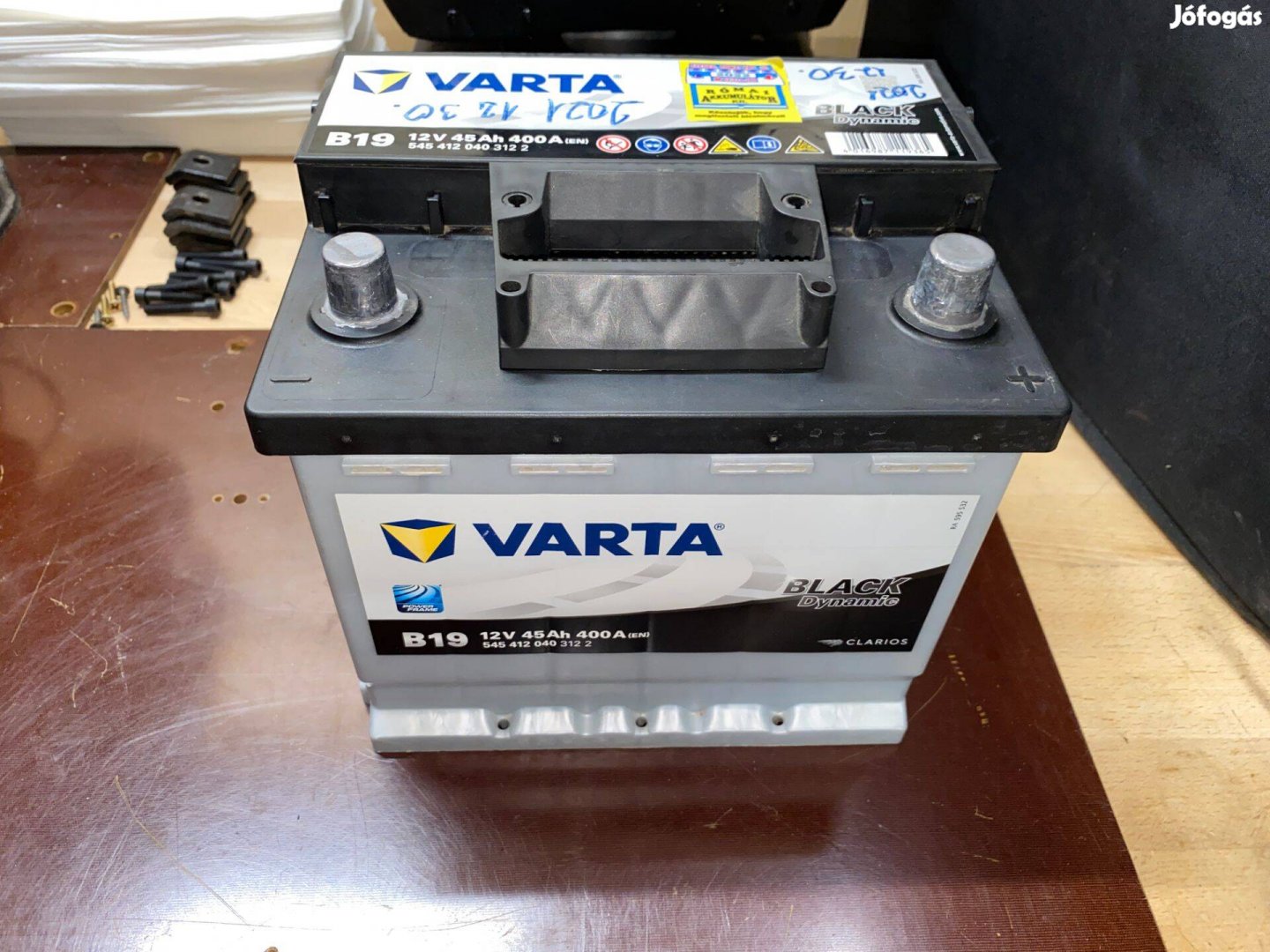 Varta Black Dynamic jobb+, 45Ah, 400A(EN) autó akku, 70%-os