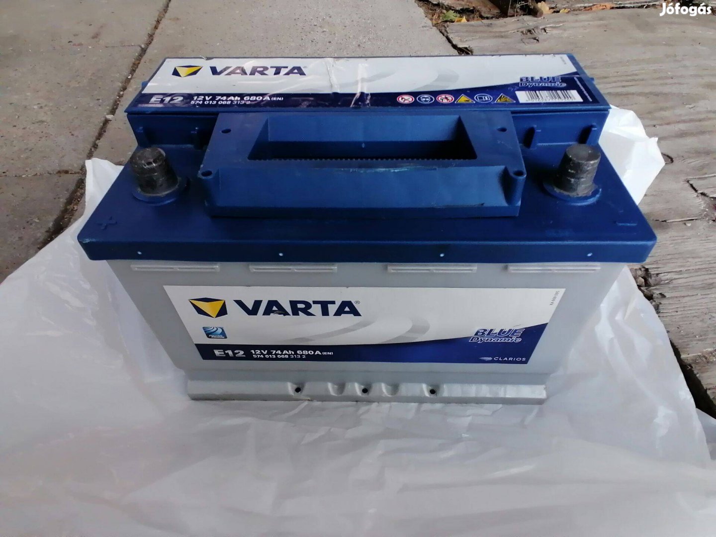 Varta E12 Blue Dynamic 74Ah EN 680A left+