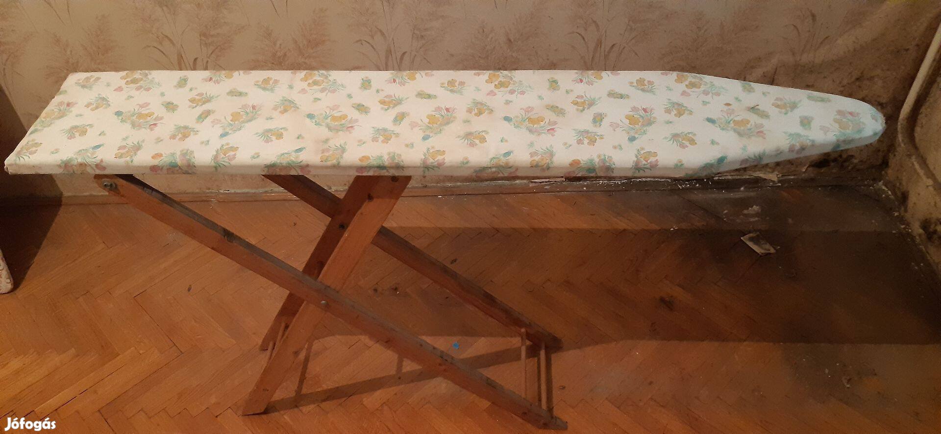 Vasalódeszka, masszív fa lábazattal