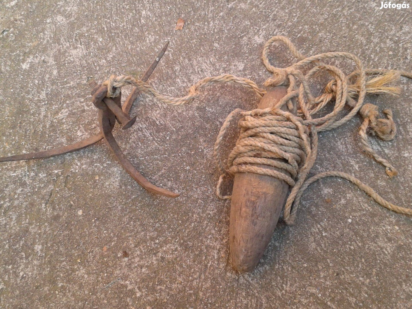 Vasmacska horgony dobó babával