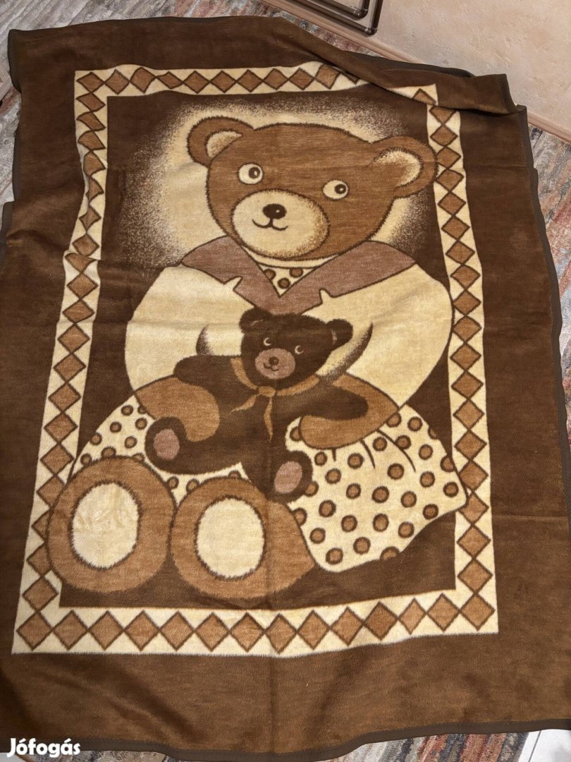 Vastag gyerekpléd macikkal