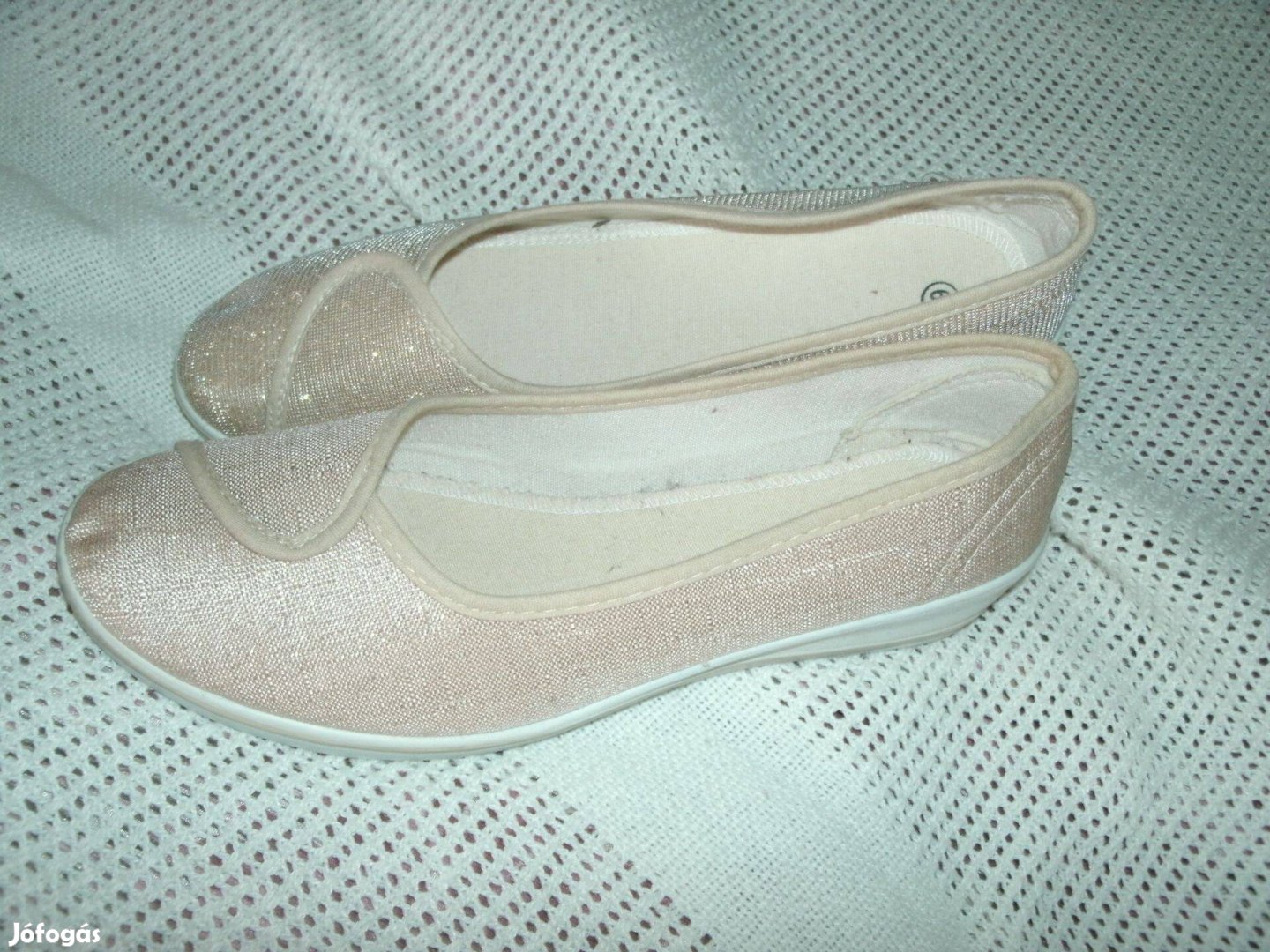 Vászoncipő Új arany színben 39-es méretben