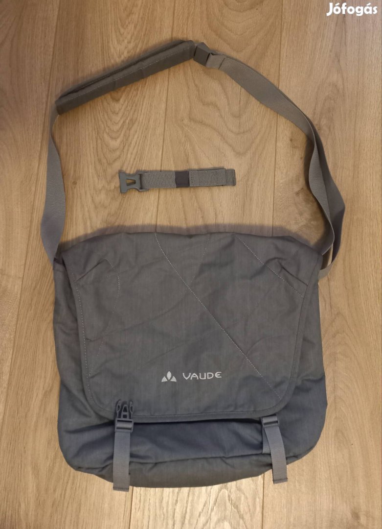 Vaude laptoptartós oldaltáska, sok zsebbel, esővédővel