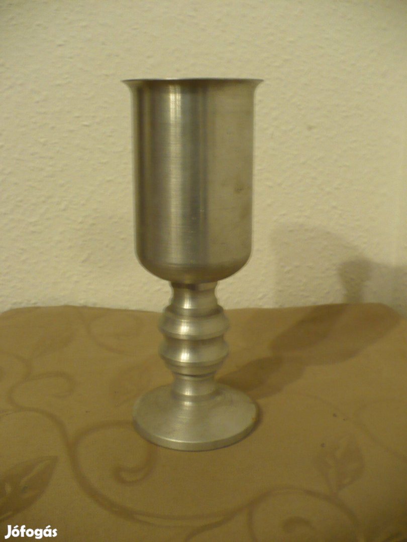 Váza alumínium.