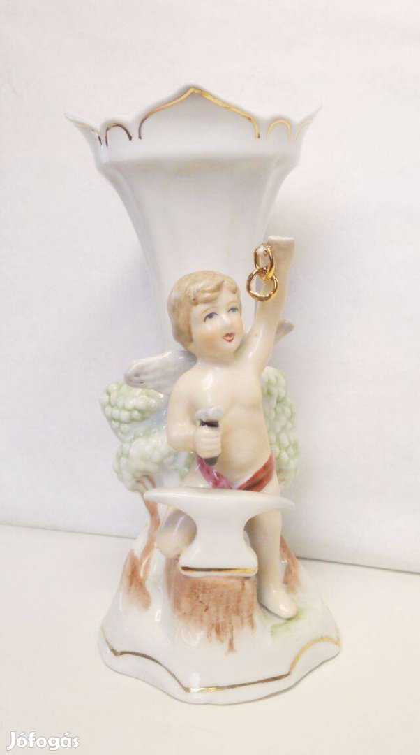 Váza aranykovács angyalkával. Barokk stílusú figurális porcelán tökéle