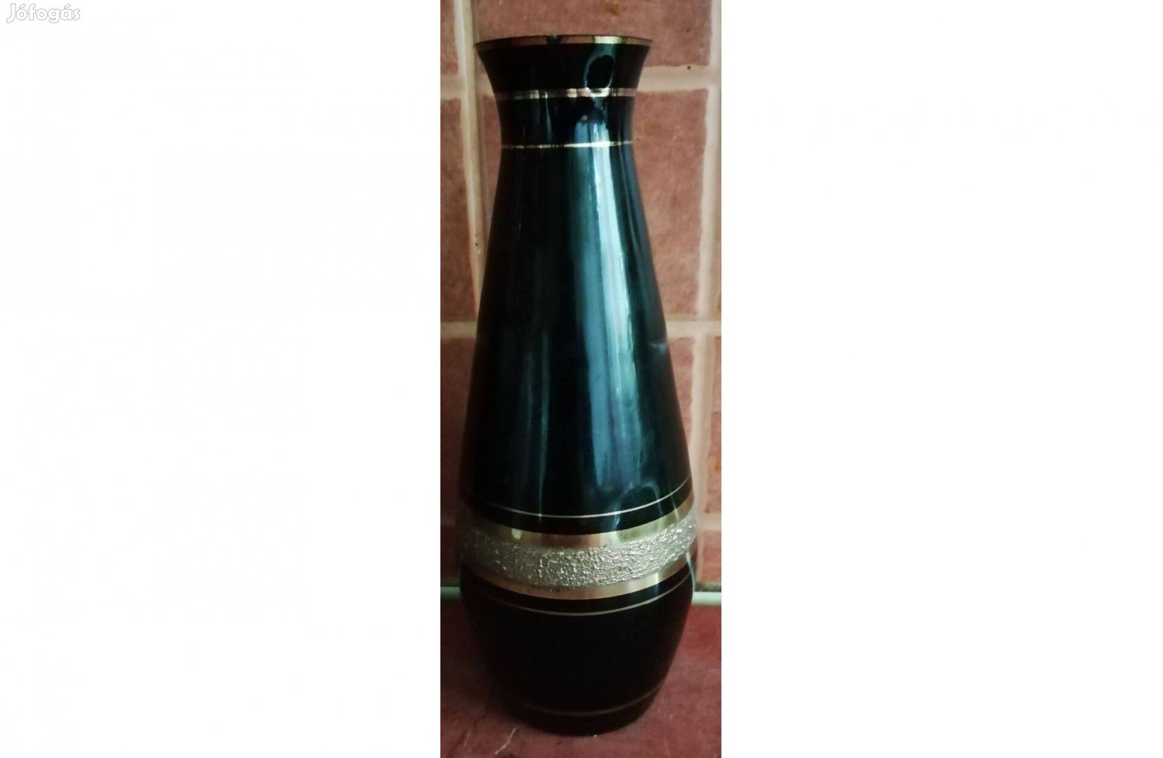 Váza fém fekete aranyozott