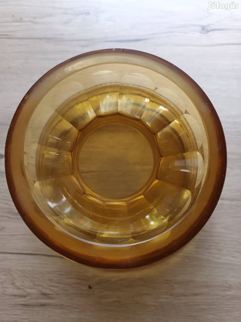 Váza sárga üvegből