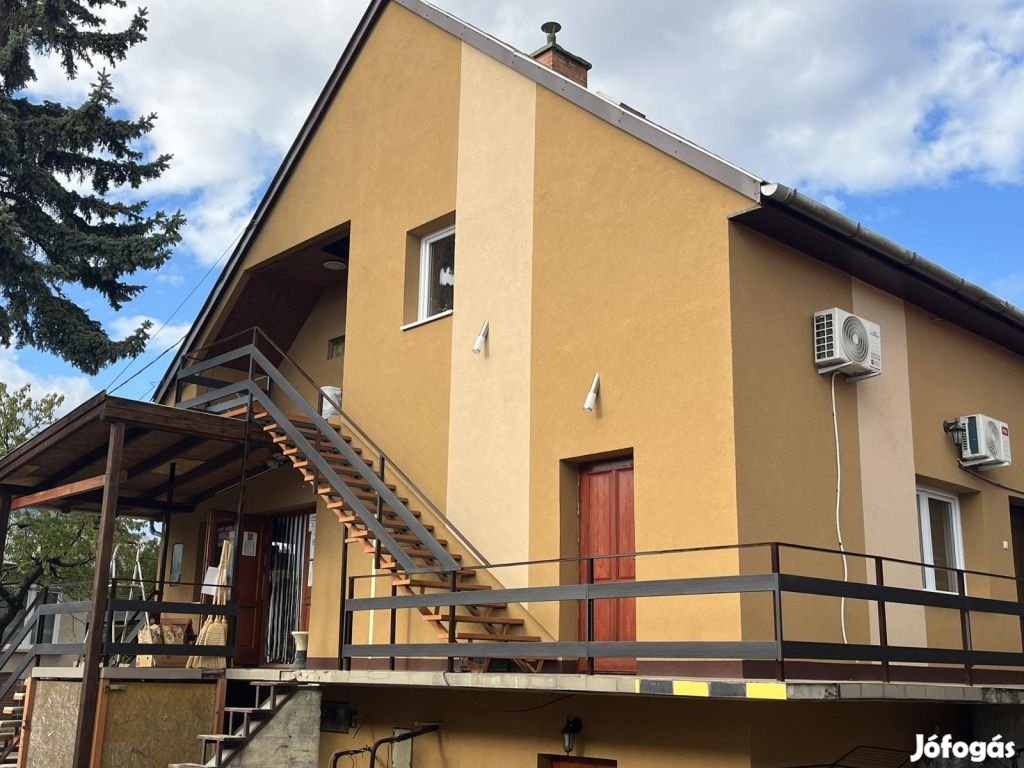 Vecsés, Jó befektetés, 267 m2-es, családi ház, 9 szobás,