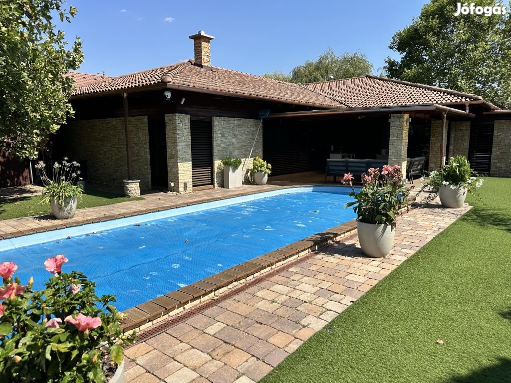 Vecsés, Szép környezet, 230 m2-es, családi ház, 4 szobás,