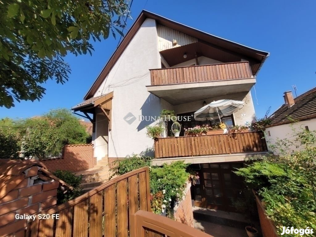 Vecsési eladó 265 nm-es ház